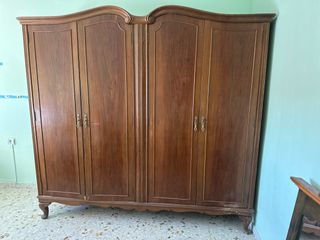 Armario antiguo de madera grande