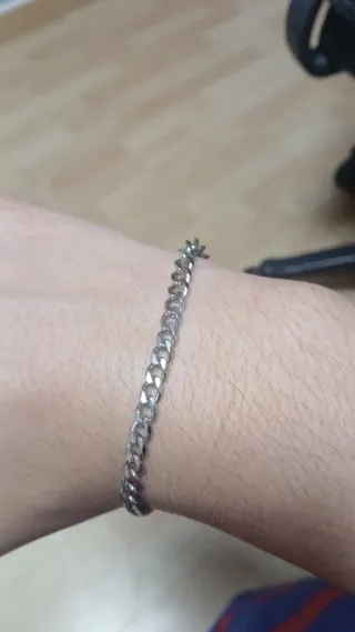 Elegante cadena acero estilo sutil
