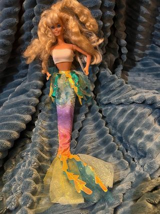 Barbie Sirena con falda de tul y escamas