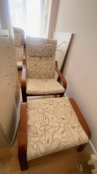 Sillón y Reposapiés Ikea POÄNG Tela y Madera