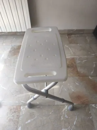Silla de plástico para ducha o baño