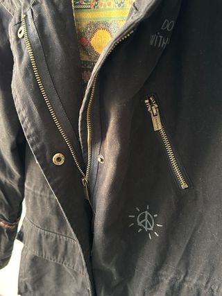 Parka Desigual Negra Multicolor talla S Mujer