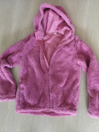 Chaqueta peluche rosa con capucha