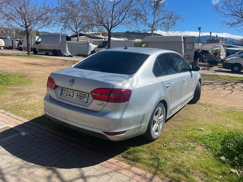 Volkswagen Jetta 2011 - foto 1