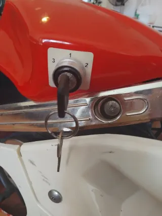 Mini Moto Eléctrica Infantil Roja y Blanca