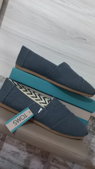 Zapatos TOMS grises nuevos Talla 47.5