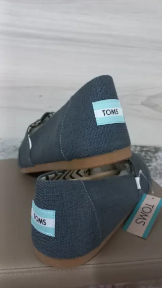 Zapatos TOMS grises nuevos Talla 47.5