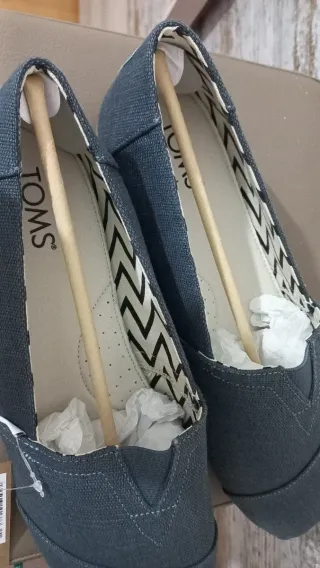 Zapatos TOMS grises nuevos Talla 47.5