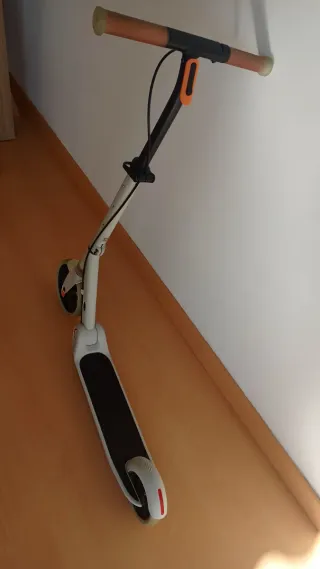 Patinete Decathlon gris hasta 100 kg