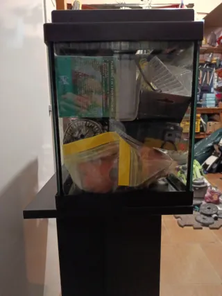 Acuario con mueble y accesorios