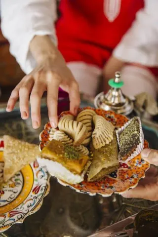 Se realizan tartas personalizadas, mesas dulces