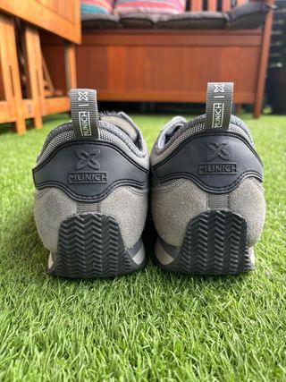 Zapatillas Munich Grises y Plateadas