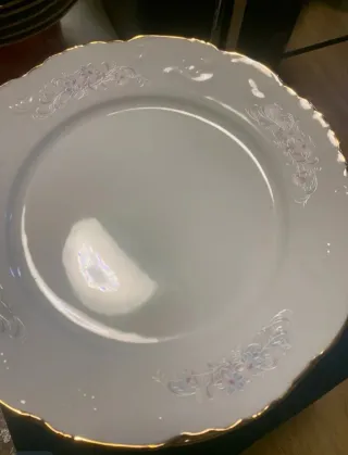 Vajilla Porcelana Blanca y Dorada