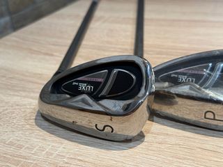2 Palos de Golf Wilson Staff Luxe Irons S/P