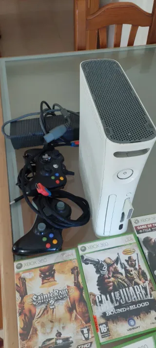 Xbox 360 Blanca con 2 Mandos