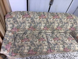 Sofa tresillo estampado floral estilo colonial