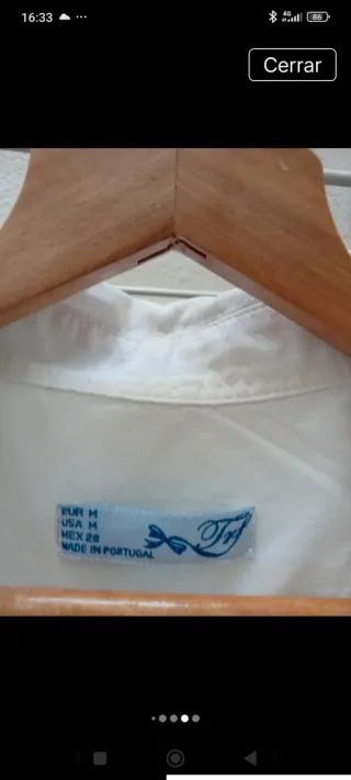 Camisa blanca botones mariposa