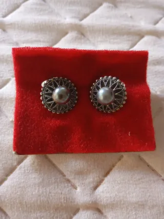 Pendientes vintage plateados y grises