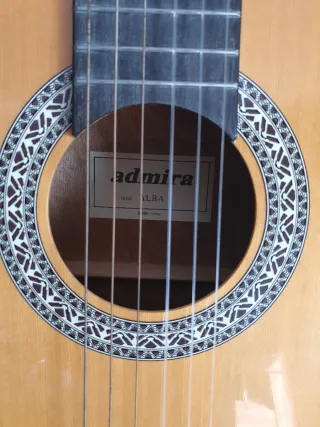 Guitarra Española Clásica Marca Admira modelo Alba