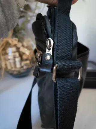 Bandolera de cuero negra para hombre