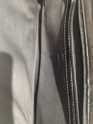 Bolso de mano geométrico. Precio original 150 euro