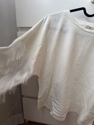 Sudadera Zara fina blanca con flecos