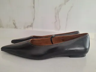 Zapatos planos Zara negros mujer.