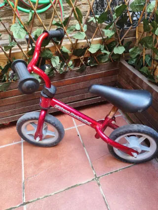 Bici sin pedales roja