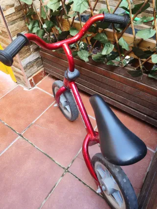 Bici sin pedales roja