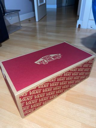 Caja de Zapatillas Vans Roja