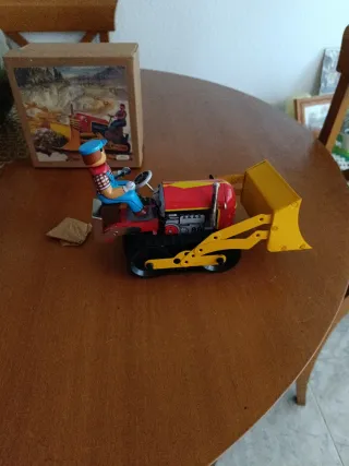 Juguete de Hojalata Tractor