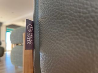 Sofá de piel gris 3 plazas