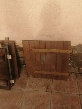 Ventana y contraventana pequeña