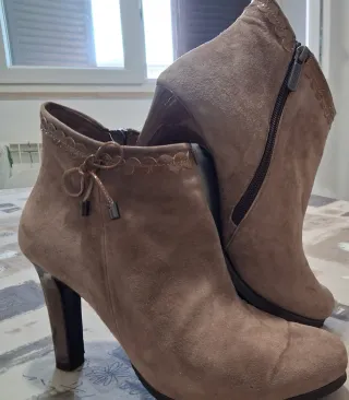 Stivaletti Melluso beige camoscio tacco alto