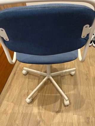 Silla de escritorio azul y blanca, negociable