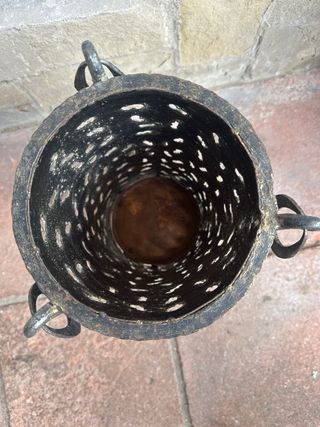 Antiguo paragüero de hierro forjado