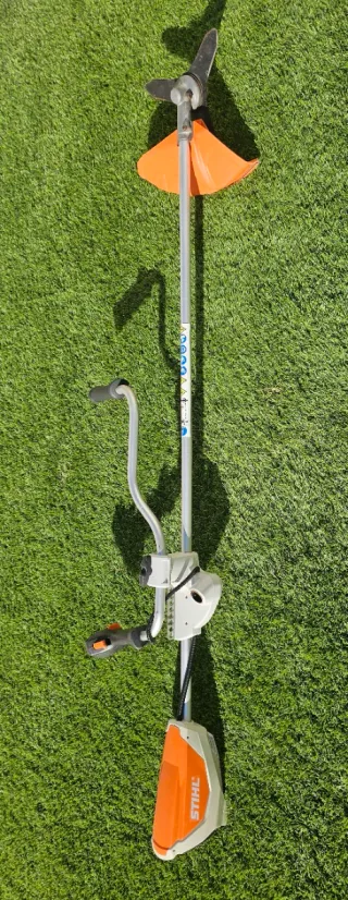 Desbrozadora Stihl FSA 130 con arnes y disco corte