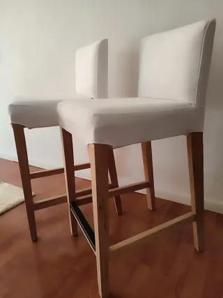 Par de taburetes/banquetas madera Ikea