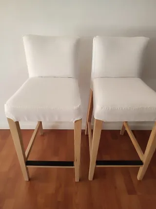 Par de taburetes/banquetas madera Ikea