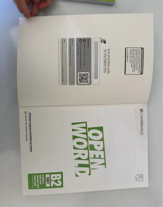 Libro texto ingles B2 Cambridge y notebook