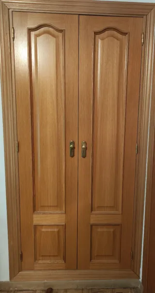 Puertas de armario empotrado de roble macizo