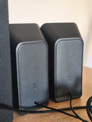 Logitech Z213 2.1 Subwoofer - Casi Nuevo