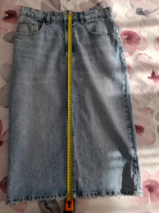 Falda vaquera midi Zara