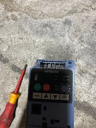 Variador Frecuencia Hitachi X200 0.4kW Monofásico