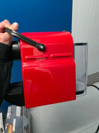 Cafetera Nespresso Roja