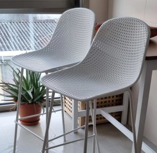 2 taburetes Kave Home Quinby. (precio set)