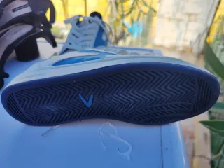 Botines blancos y azules