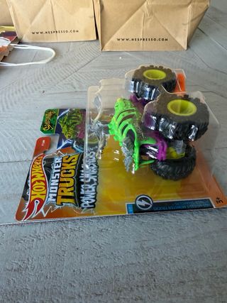 Hot Wheels Skelesaurus Monster Trucks