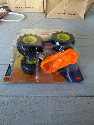 Hot Wheels Skelesaurus Monster Trucks