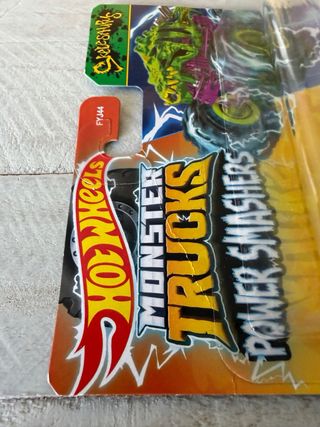 Hot Wheels Skelesaurus Monster Trucks